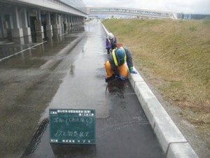 消雪ブロックの縁石タイプ(シングル散水・送水)