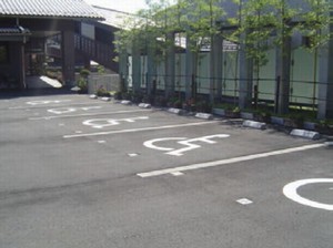 路面景観配慮型の消雪ブロックの施工例