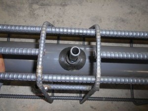 VP管仕様の消雪散水ブロックのゴム製枝管継手の接続状況